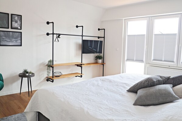 4 bedrooms, iron/ironing board, free WiFi, bed sheets