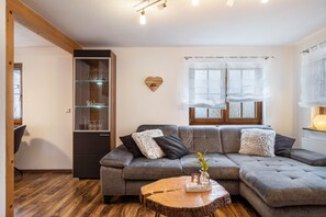 TV - Apartment 'Herzglück' with Mountain View, Shared Terrace and Wi-Fi (Bad Rippoldsau-Schapbach)