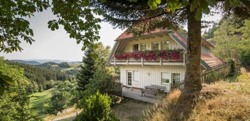 Ferienwohnung 'Schwarzwaldblick' mit Bergblick, Gemeinschaftspool und Gemeinschaftsgarten