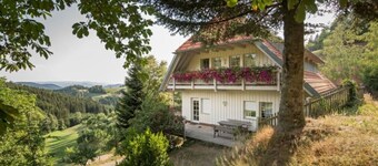 Apartment 'Schwarzwaldblick' with Mountain View, Shared Pool and Shared Garden
