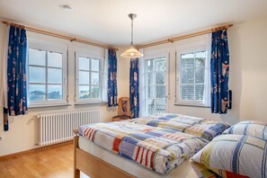 3 bedrooms, bed sheets