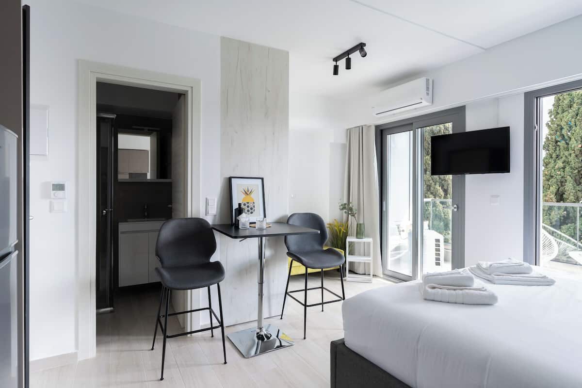 Studio, Balcony, City View | Individually decorated, laptop workspace, soundproofing