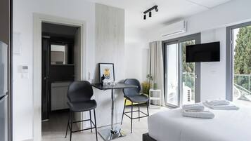 Studio, Balcony, City View | Individually decorated, laptop workspace, soundproofing