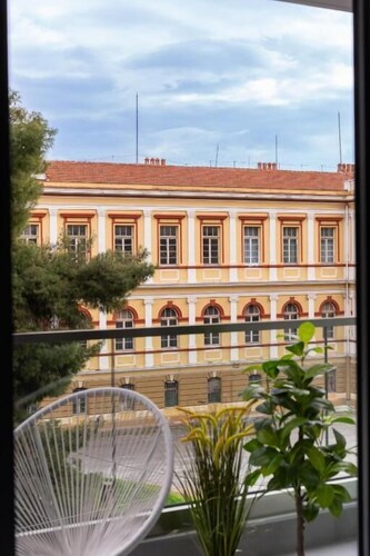 Velvet Luxury Studios in the City Center by BiNobi!