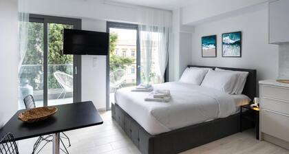 Velvet Luxury Studios in the City Center by BiNobi!