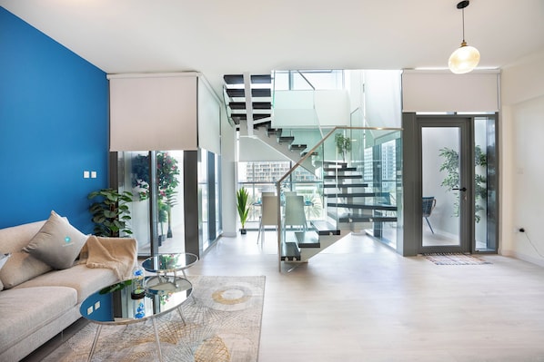 TV - Bloomfields Iconic 2BR Duplex Apartment (Abu Dhabi)