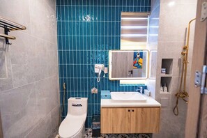 Luxury Villa, Balcony, Garden View | Bathroom