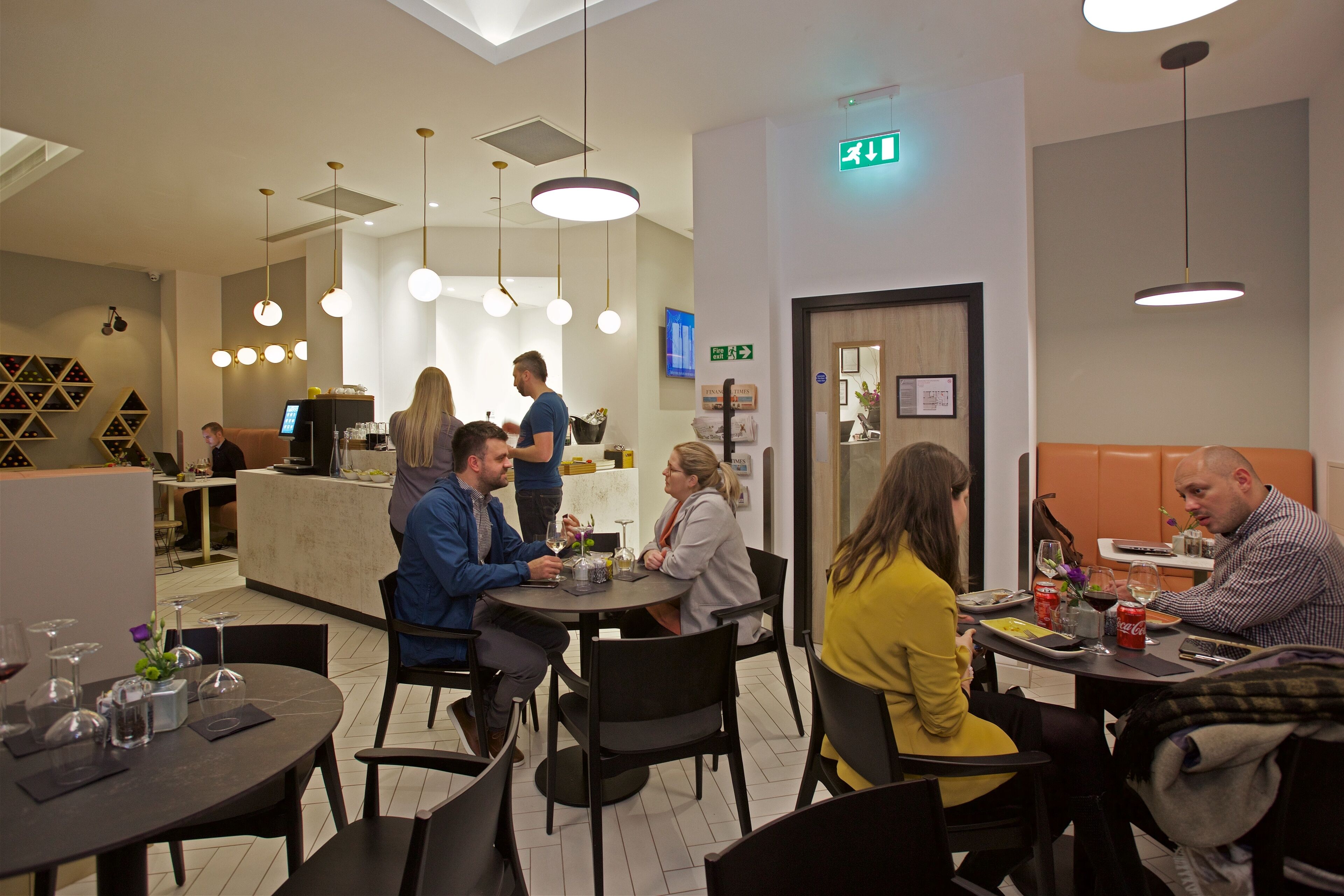 Lobby-lounge