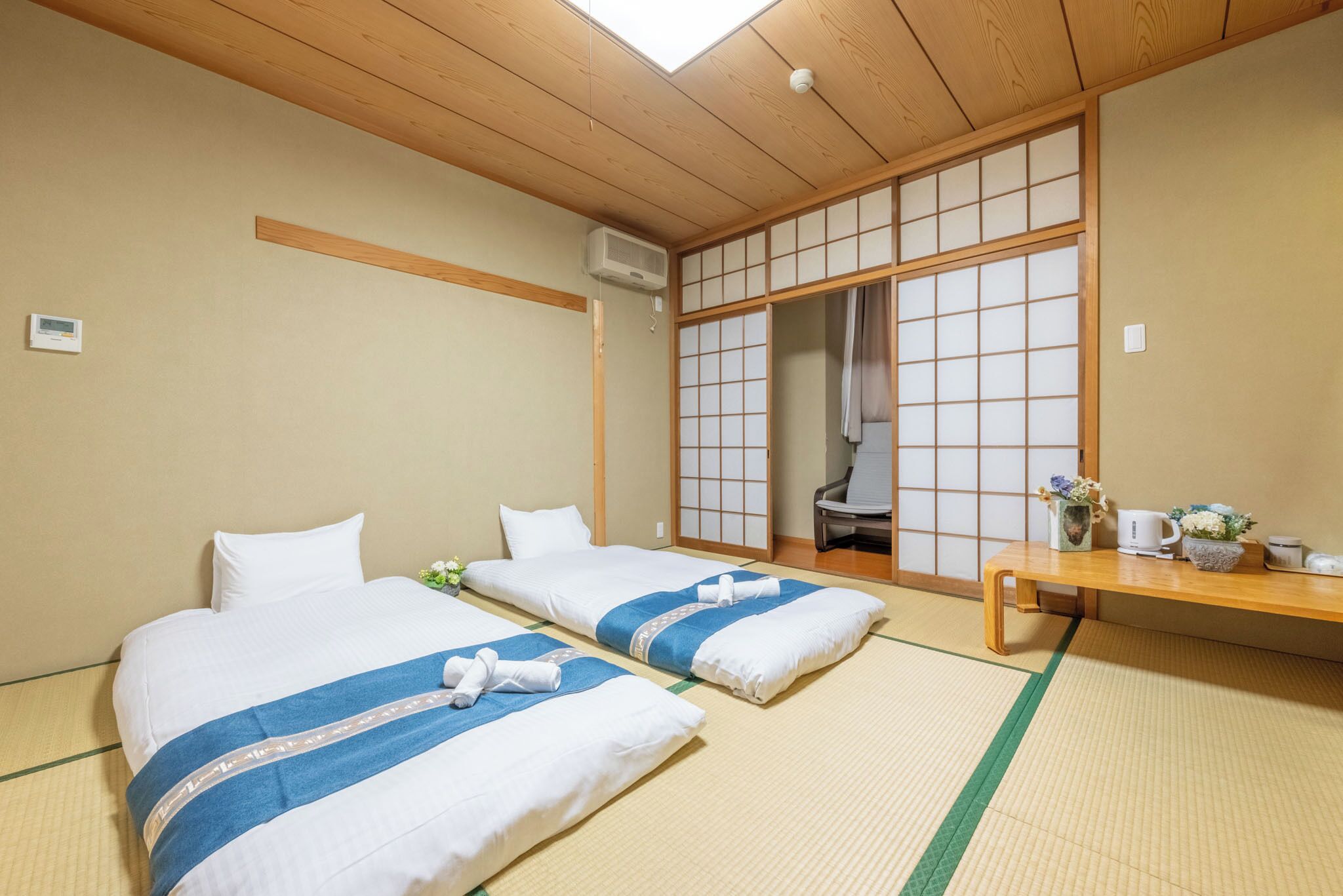 Classic Triple Room | Desk, laptop workspace, blackout curtains, soundproofing