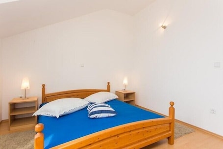 Free WiFi. Apartments Villa Maslina - Two Bedroom Apartment with Terrace and Garden View