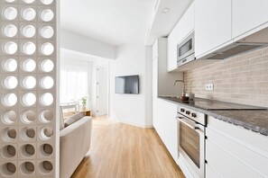 Apartment | Private kitchen | Microwave, oven, coffee/tea maker, dining tables