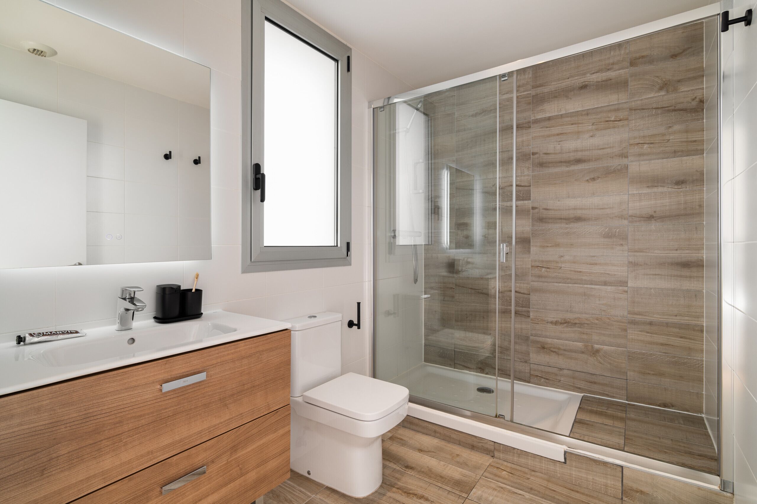 Exclusive Apartment | Bathroom | Shower, hair dryer, towels, soap