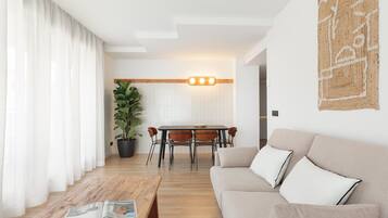 Apartment | Living area | 50-cm TV with cable channels