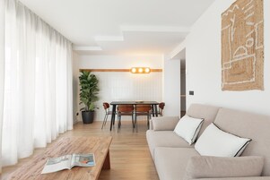 Apartment | Living area | 50-cm TV with cable channels