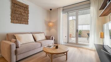 Apartment | Living area | 50-cm TV with cable channels