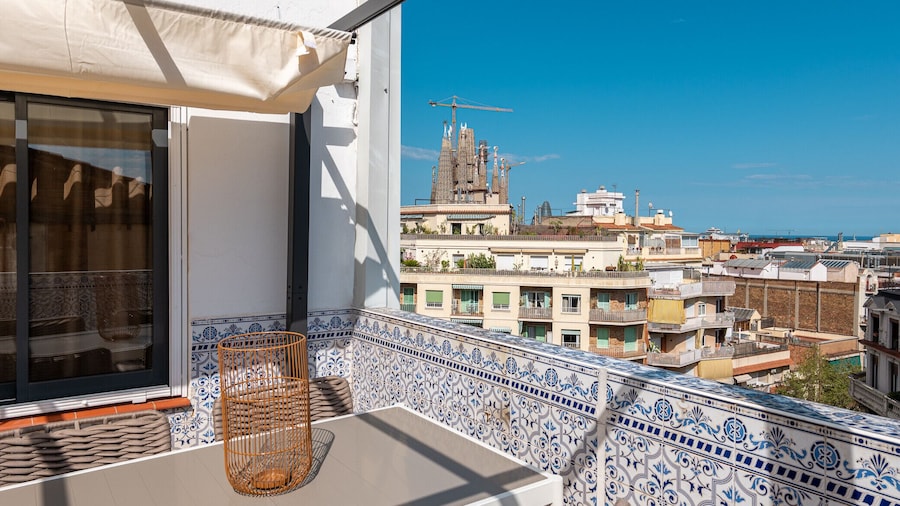 Sagrada Familia Apartment By Olala Homes