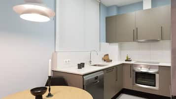 Apartment | Eigene Küche | Wasserkocher mit Kaffee-/Teezubehör, Wasserkocher, Hochstuhl, Esstisch