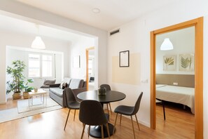 公寓 | 起居區 | 50-公分電視，提供有線頻道