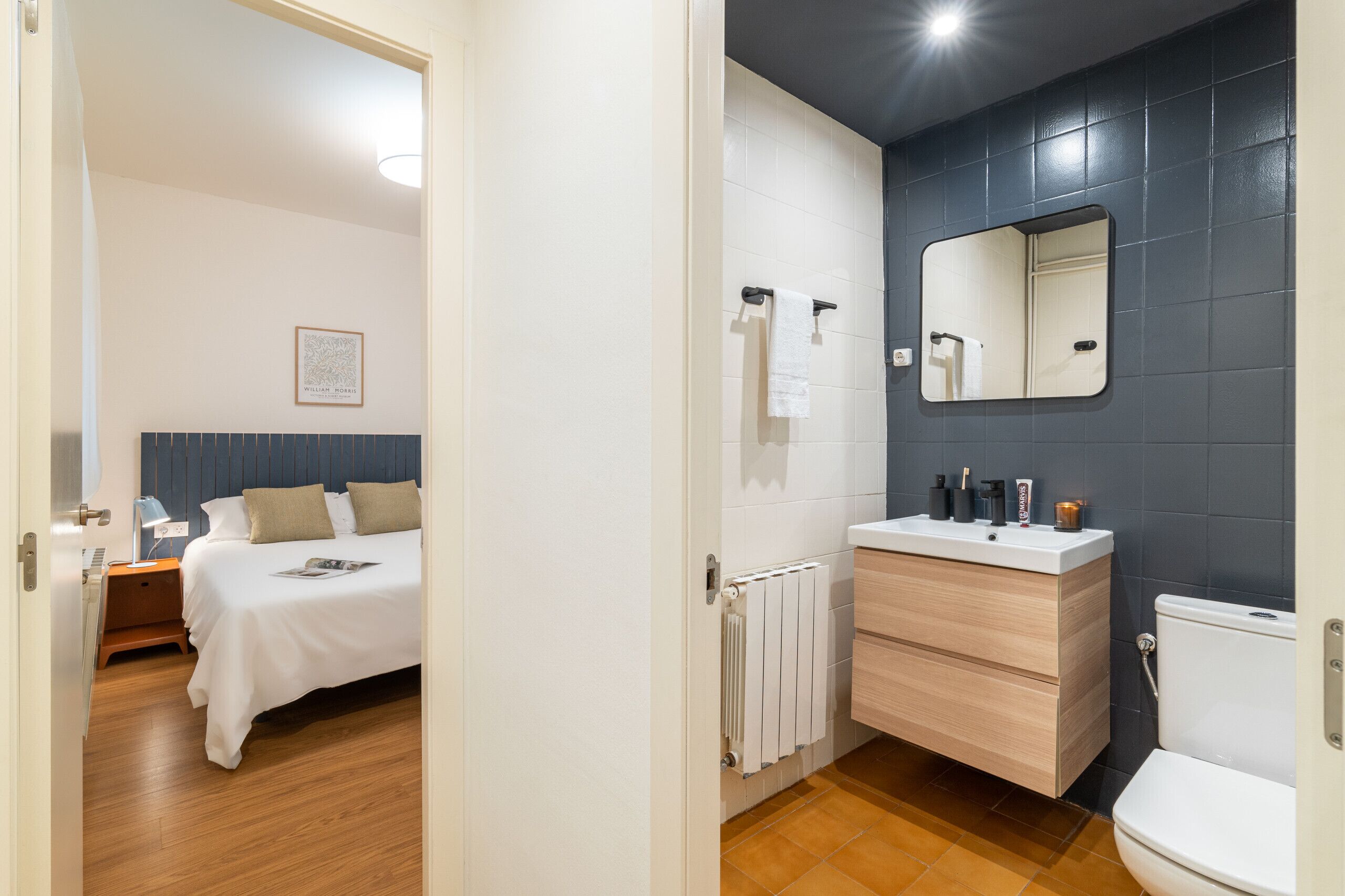 Apartament | Bany | Dutxa, assecador de cabells, tovalloles i sabó 