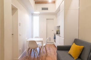 Apartamento | Área de estar | TV 50 cm com canais a cabo