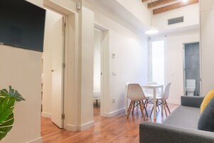 Apartment | Ruang tamu | 50 cm televisyen dengan kabel