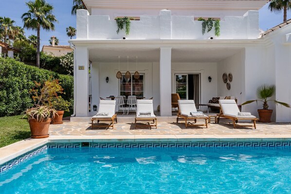 Pool - Apartment in Mijas Costa with Pool & Terrace (Mijas Costa)