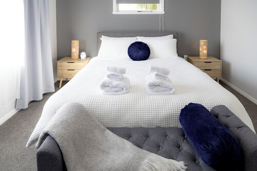 Newly renovated house! Near to the airport, hospital & Manawatu Arena