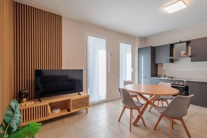 Dining - GuestHost - In Via Moretti, Bergamo, just a few steps from the train station and well connected to the city center, this 55 sqm apartment is located on the first floor with an elevator (not suitable for disabled persons). Ideal for 3 guests, it features  (Bergamo)