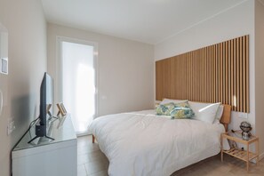 1 bedroom, iron/ironing board, WiFi, bed sheets - GuestHost - In Via Moretti, Bergamo, just a few steps from the train station and well connected to the city center, this 55 sqm apartment is located on the first floor with an elevator (not suitable for disabled persons). Ideal for 3 guests, it features  (Bergamo)