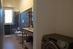 Dusche, Haartrockner, Bidet