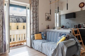 Living area - GuestHost - Bright Apartment Near Colosseum (Roma)