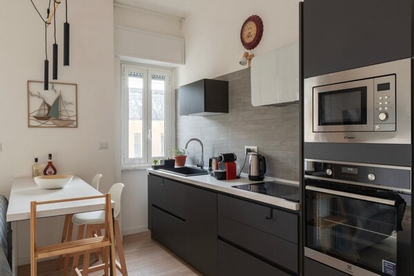 Fridge, microwave, oven, stovetop