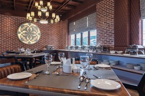 Restaurant - Hotel Ashwatth (Mechinagar)