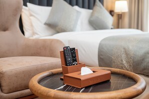 Deluxe King Room | Hypo-allergenic bedding, desk, laptop workspace, soundproofing - Hotel Ashwatth (Mechinagar)