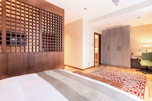 Suite Room | Ropa de cama hipoalergénica y escritorio