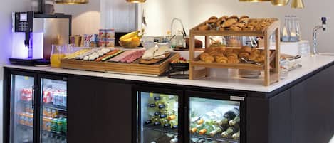 Continental breakfast on weekends (GBP 11.95 per person)