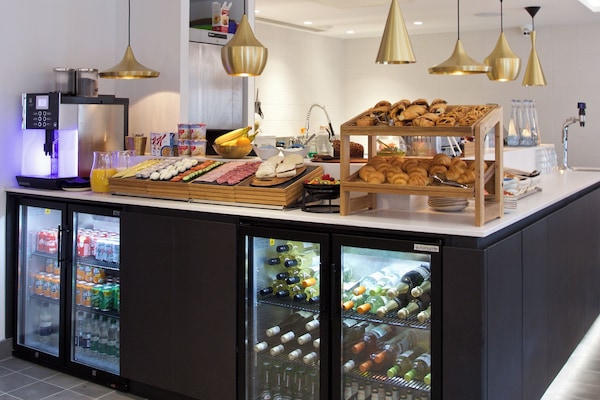 Continental breakfast on weekends (GBP 11.95 per person)