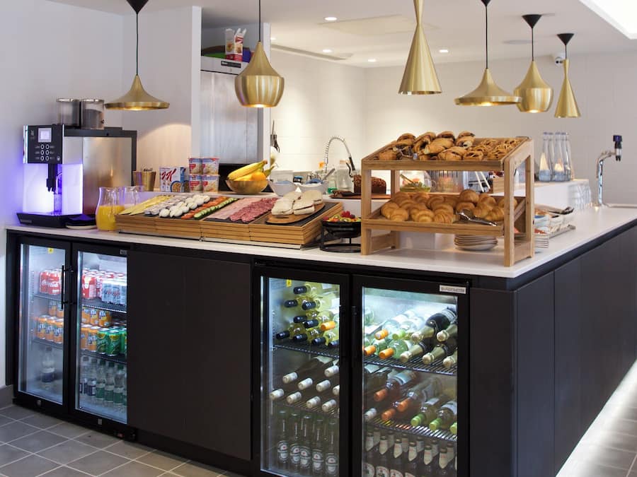 Daily continental breakfast (GBP 13.95 per person)