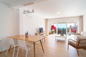 Unclassified image, 4 of 31, button