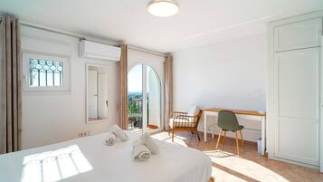 2 slaapkamers, een strijkplank/strijkijzer, gratis wifi, beddengoed