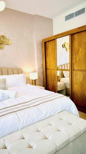 1 chambre, coffres-forts dans les chambres, fer et planche à repasser