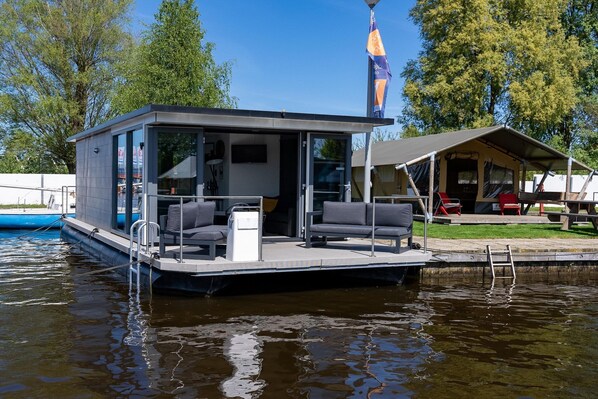 Pool - Houseboat in Heeg with Stunning Marina Views (Heeg)