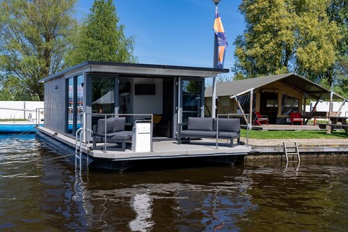 Houseboat in Heeg with Stunning Marina Views