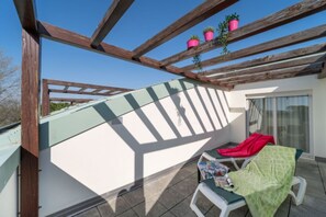 Property grounds - Elegant duplex apartment with shared pool (Bibione Pineda)