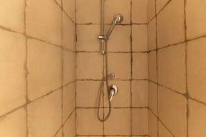 Hårføner og håndklær