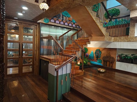 Bar en el lobby. Atithyaa