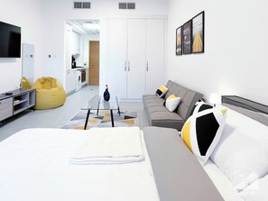 Interior - Garden View Studio: Comfort at Sherena Residence (Dubai)