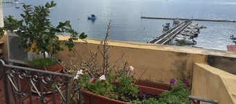 La Casa Di Levante, Charming apartment with panoramic terrace.