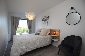 4 chambres, fer et planche à repasser, Wi-Fi, draps fournis