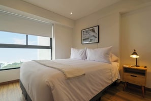 3 bedrooms, desk, WiFi, bed sheets - w* | Pleasant 3BR w/ Balcony in San Isidro (Lima)